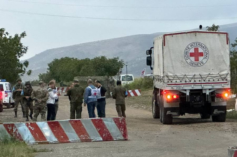 Karabağ'a Laçin üzerinden gıda  yardımı ulaştı